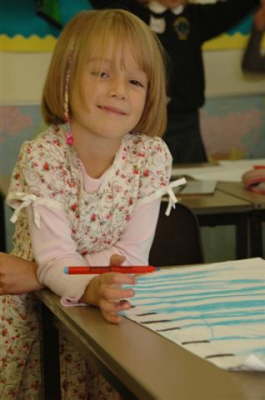 girl drawing 